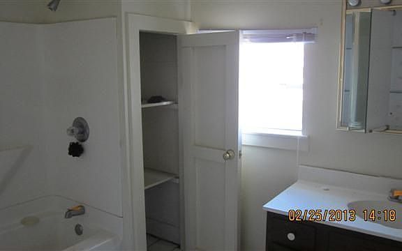 5th image of 216 W 9th St