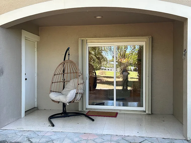 12768 Westhampton Cir — Photo 28
