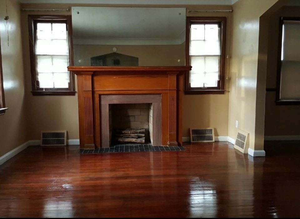 2nd image of 18242 Birwood St