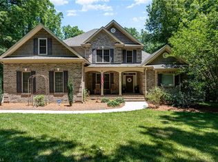 5511 Stonebridge Rd, Pleasant Garden, NC 27313
