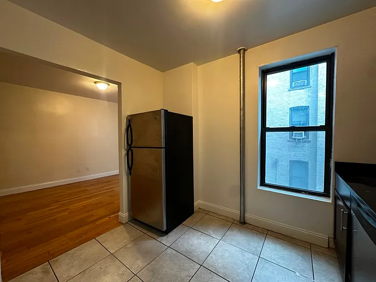 243 13th St #6 — Photo 6