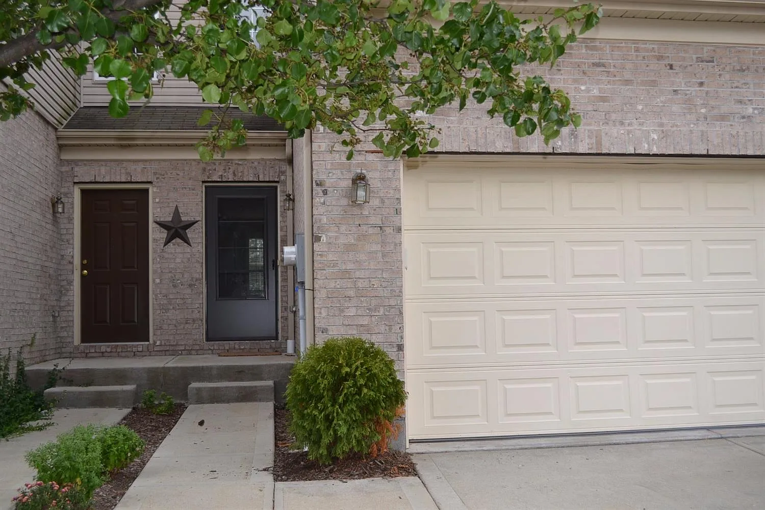 3659 Thorngate Dr photo 1