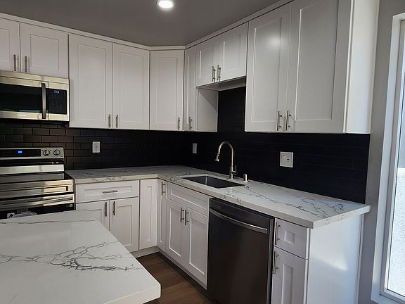 2nd image of 2407 S Redondo Blvd #A