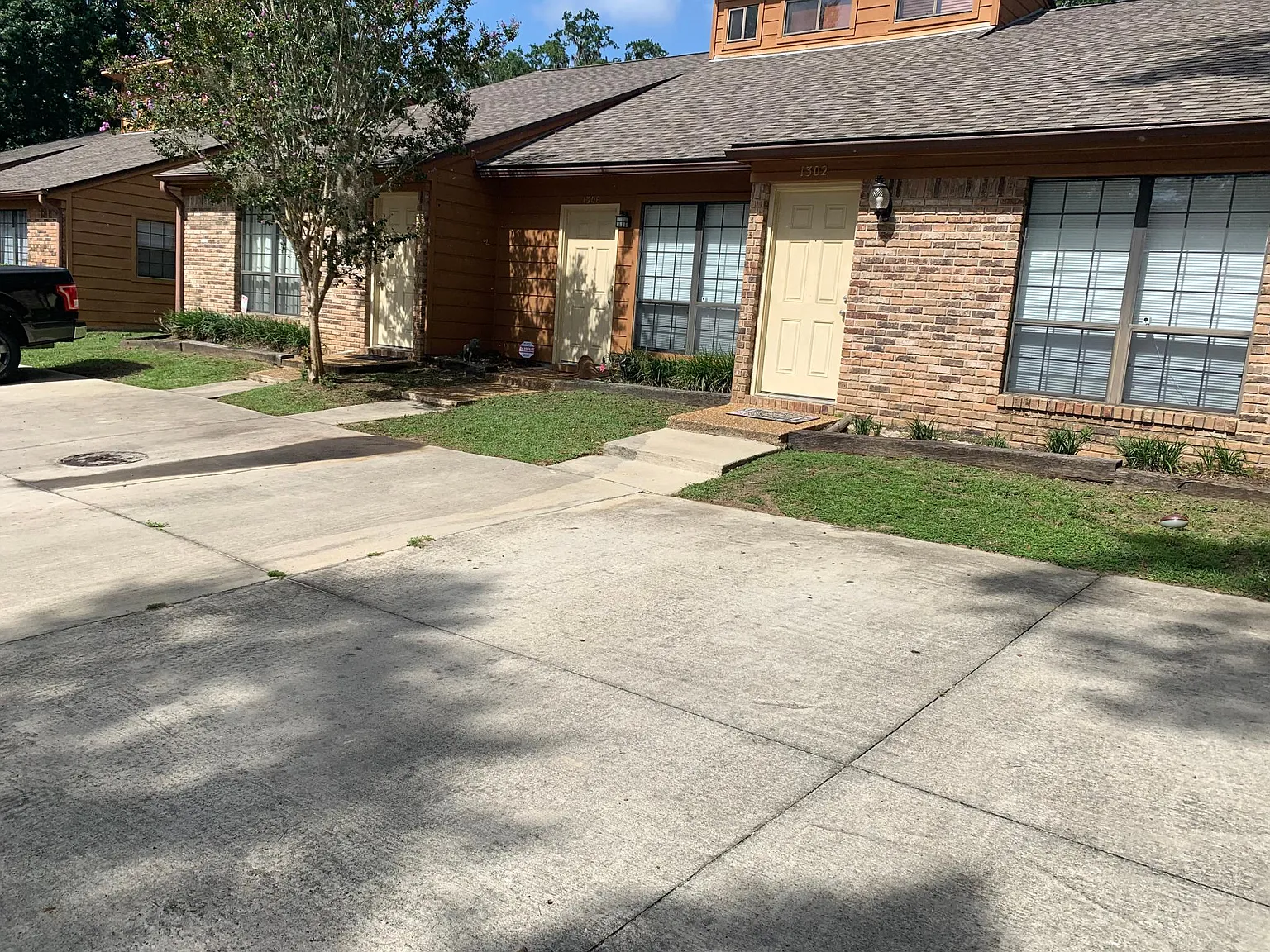 1318 Castelnau Ct — Photo 2