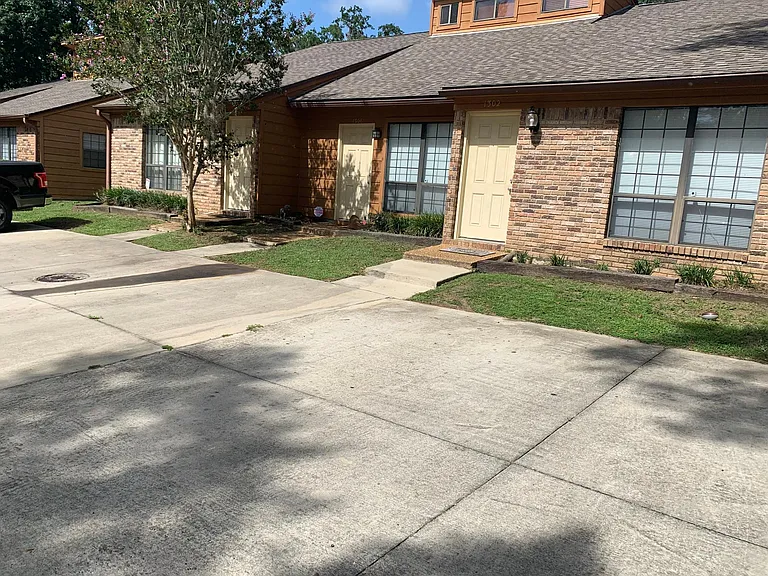 1318 Castelnau Ct — Photo 2
