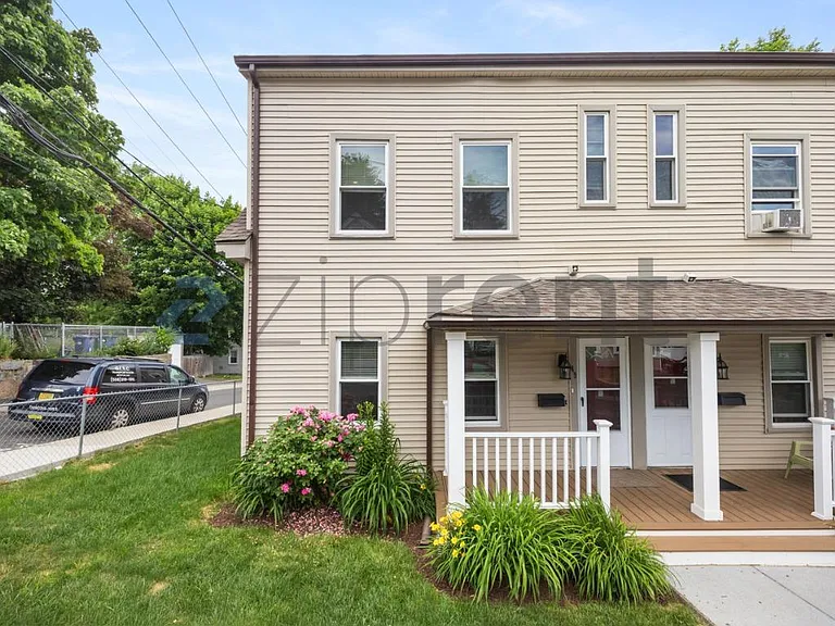 47 Cedar St #49 — Photo 2