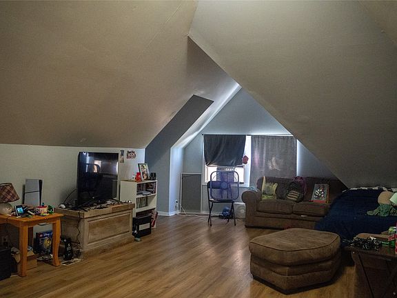 3rd image of 405 W Church St