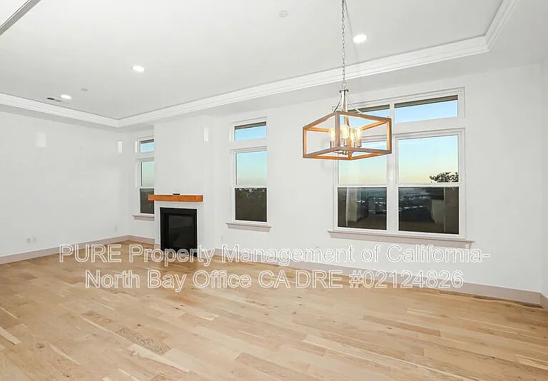 1920 Fountainview Cir — Photo 9