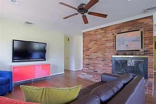 3rd image of 10112 Farmington Dr