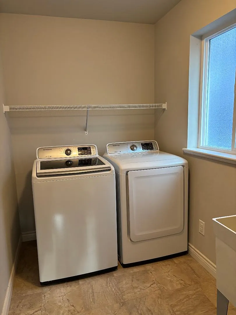 4 bed, 2.5 bath, 1929 sqft, $2,900 — Photo 4