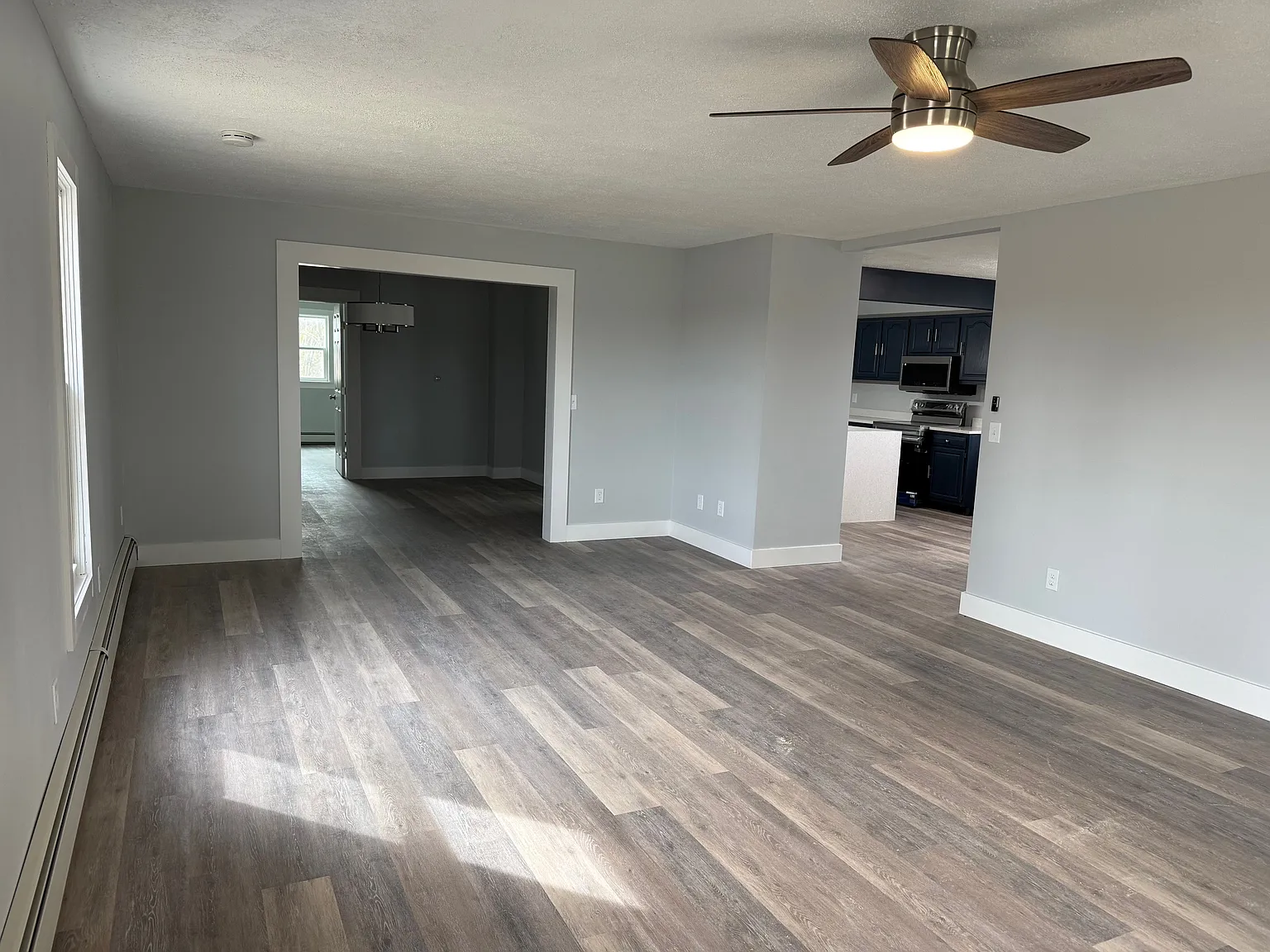 3 bed, 2198 sqft, $2,300 — Photo 2