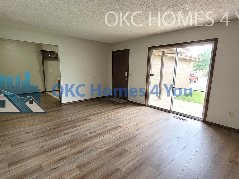 7020 Woodlake Dr — Photo 3