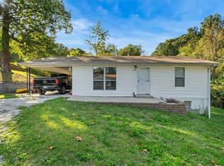 1666 Valley Dr, High Ridge, MO 63049