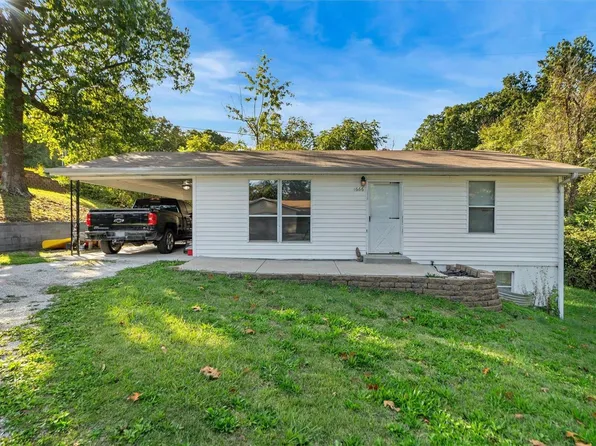 1666 Valley Dr, High Ridge, MO 63049
