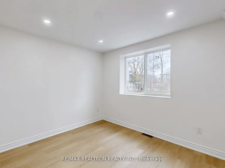 6 Deering Cres — Photo 3