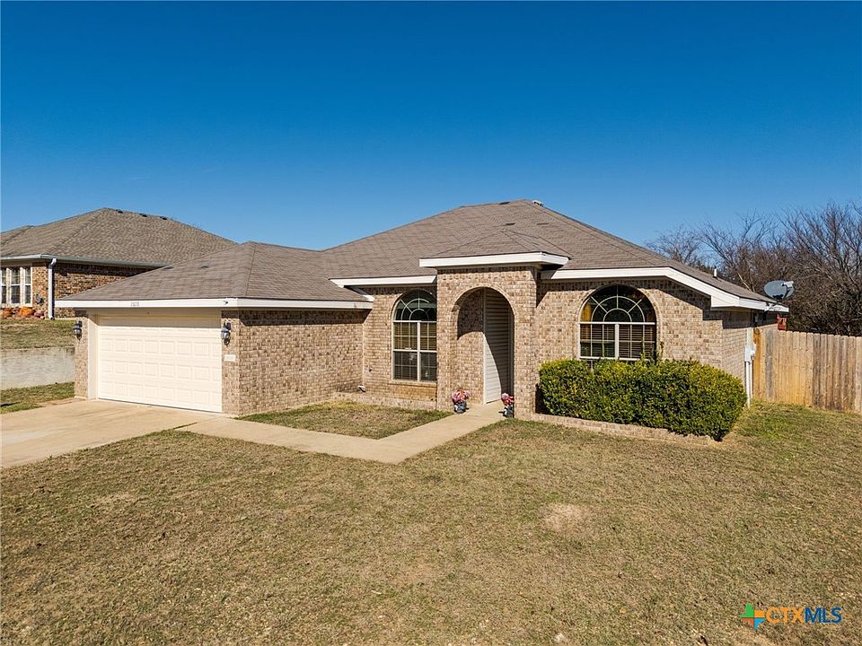 1st image of 2608 Curtis Dr