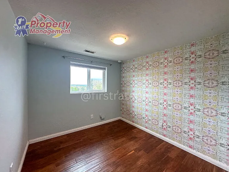 2624 N Hillway Dr — Photo 30