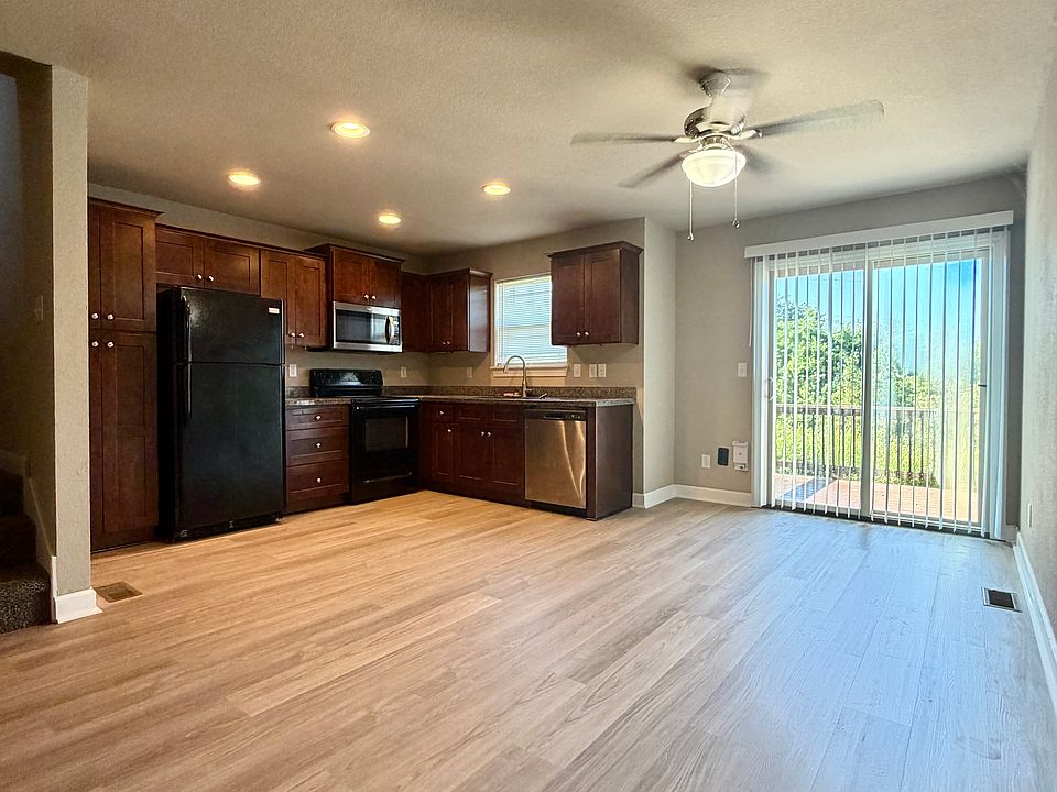 1st image of 10541 Clubhouse Dr