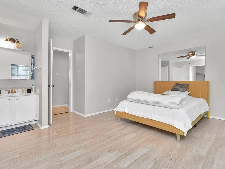 5837 Sunforest Dr — Photo 17