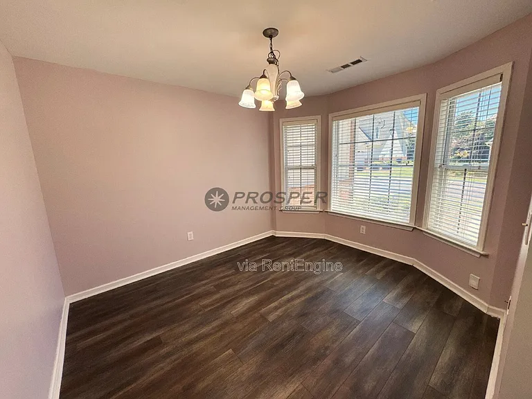 106 Wyndham Ct — Photo 5