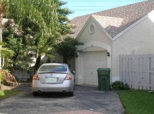 341 NW 101st Ter, Pembroke Pines, FL 33026