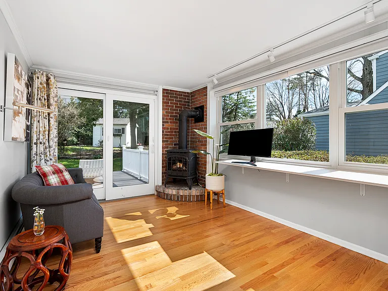1001 Shore Acres Dr — Photo 16