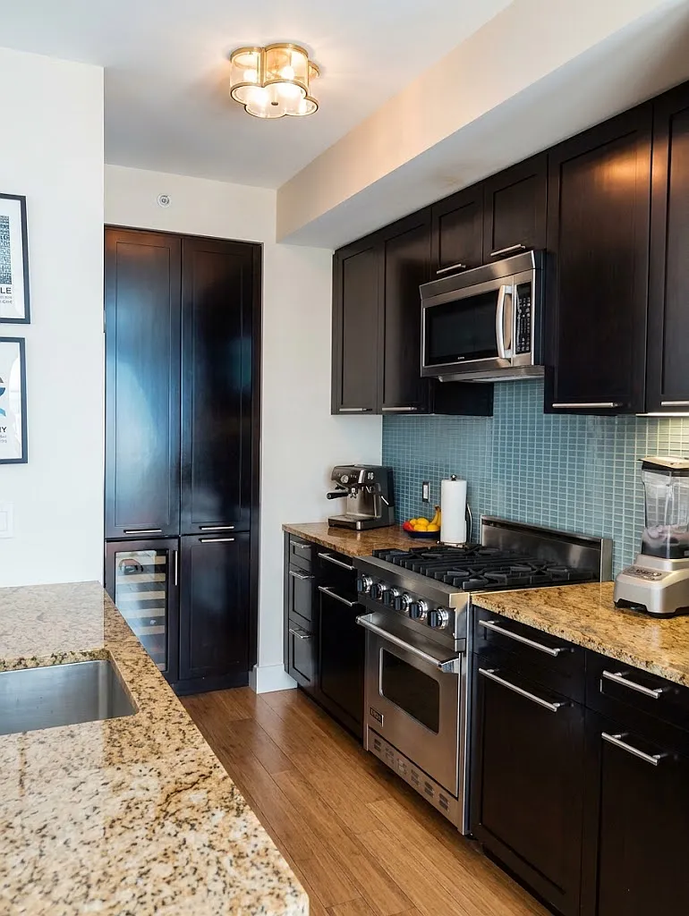 2 bed, 2.5 bath, 1467 sqft, $5,500 — Photo 3