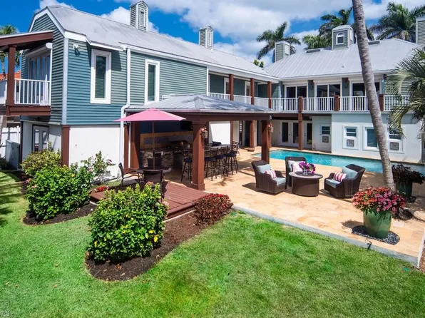 374 14th Ave S, Naples, FL 34102