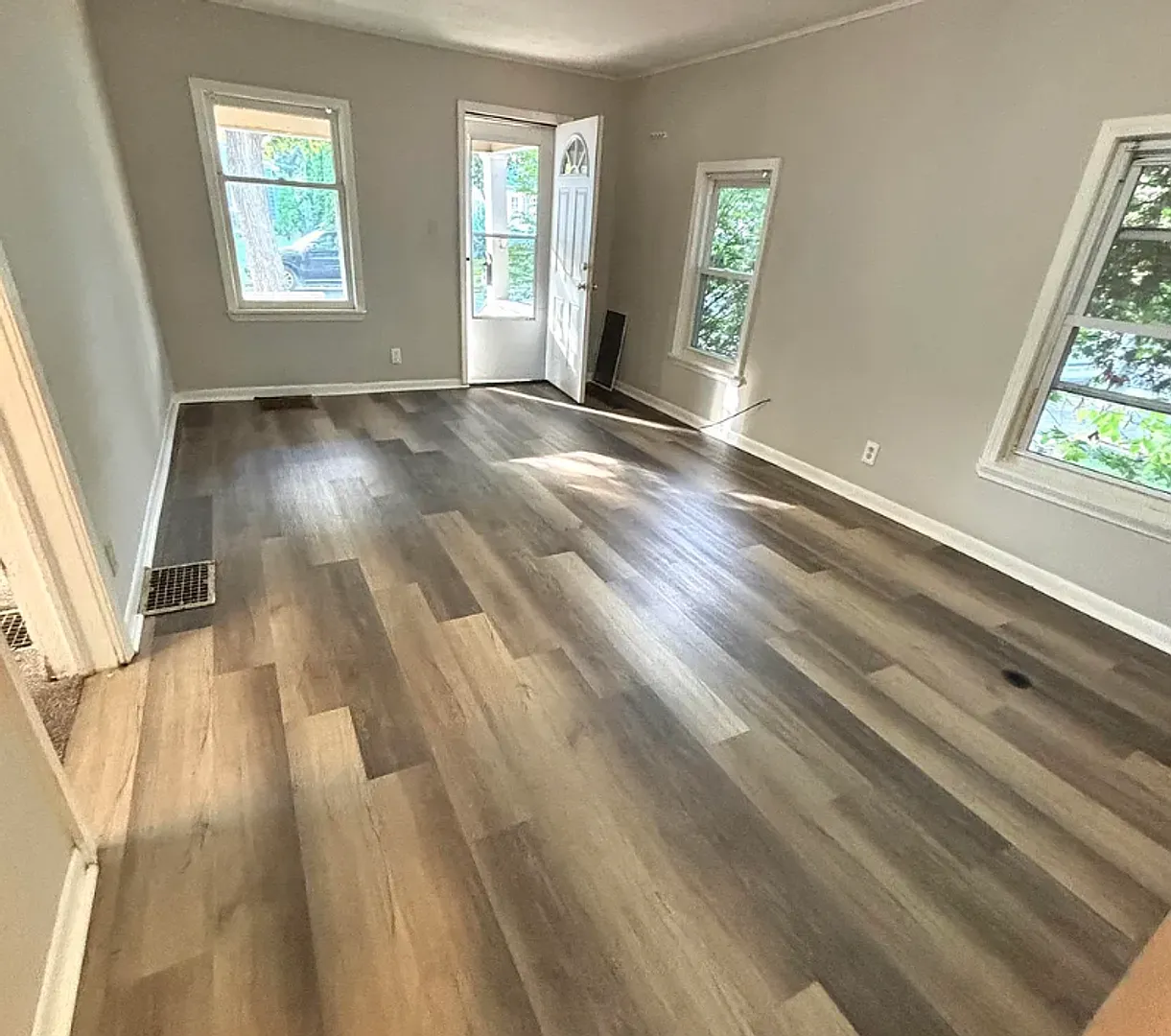 Charming 2-Bedroom Home | Fenced Backyard | Prime Lansing Location — Photo 4