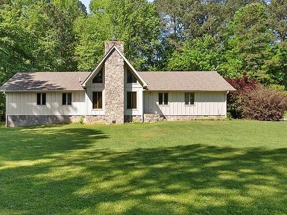 2nd image of 302 Ricky Dr