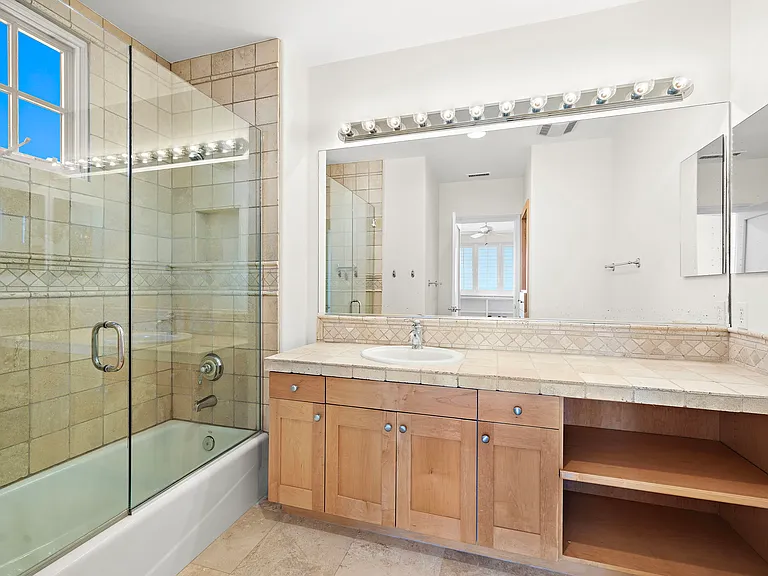 150 Sidney Bay Dr — Photo 26