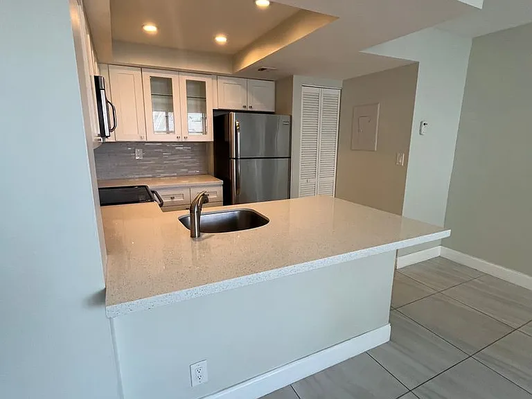 718 Executive Center Dr #23-7-23 — Photo 2
