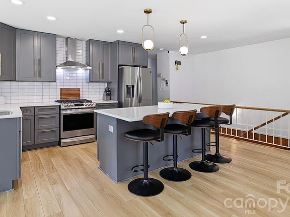 3rd image of 3034 Eastburn Rd