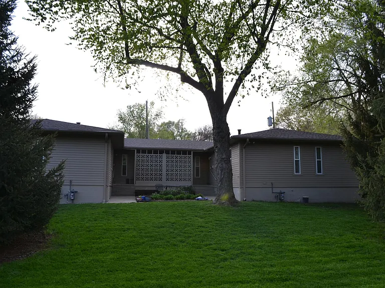 5738 Hamilton St — Photo 2