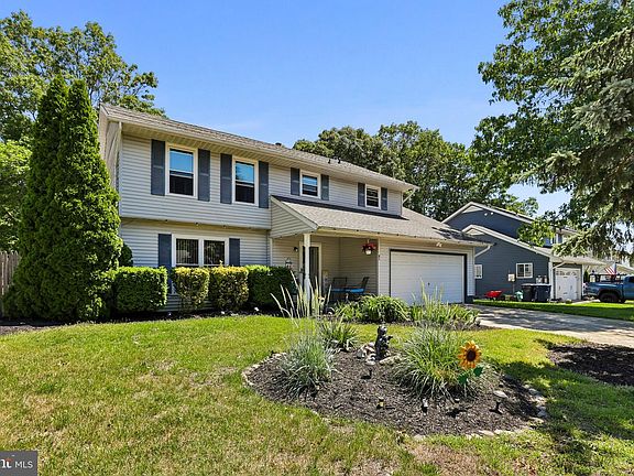 2nd image of 92 Hollybrook Dr