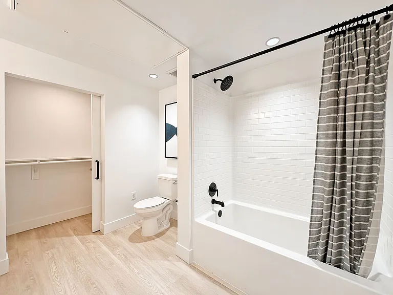 Begonia Place Luxury Apartments — Photo 91