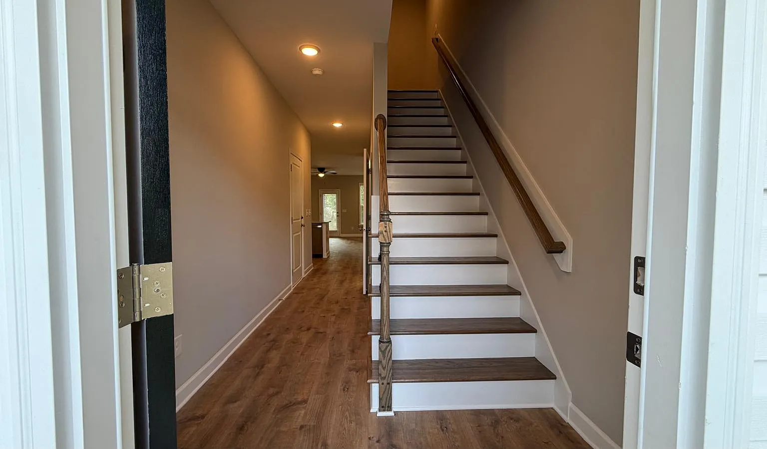211 Jackson St — Photo 2