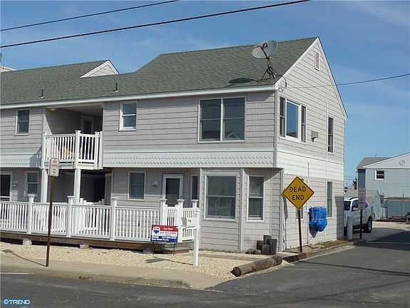 3rd image of 129 E 7th St Unit C-01
