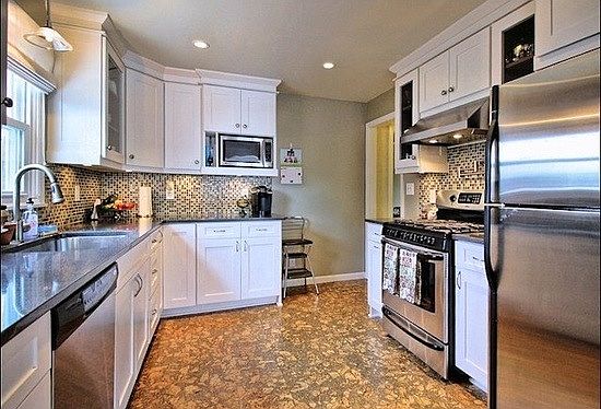 5th image of 835 Lakewood Pl