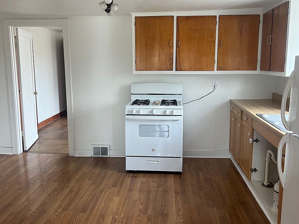 2nd image of 709 Koch St APT 02