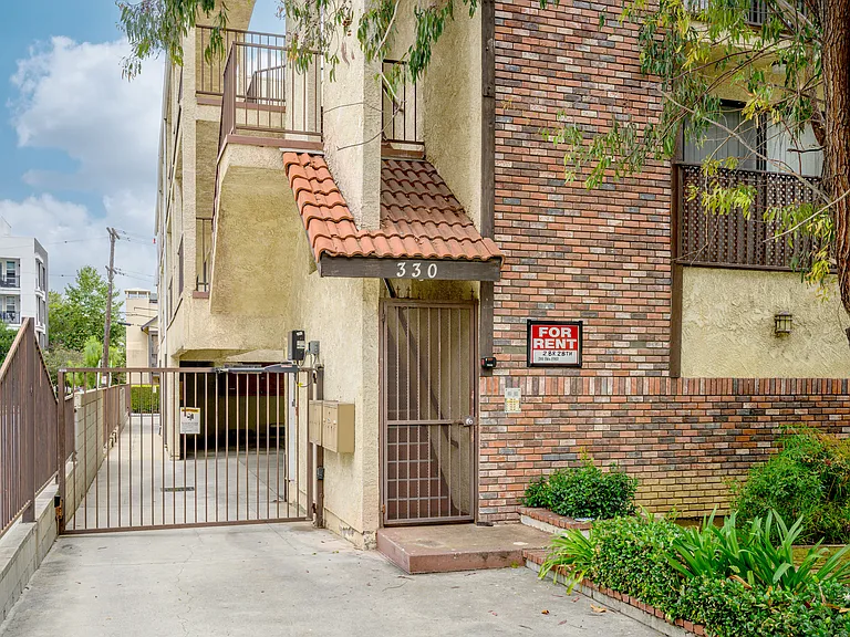 330 Pioneer Dr #6 — Photo 20