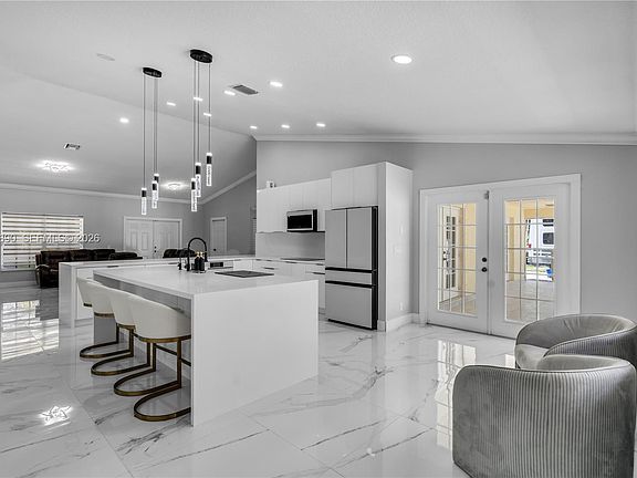 3rd image of 17075 Orange Grove Blvd