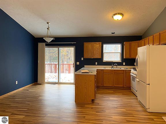 5th image of 2459 Holland Cir
