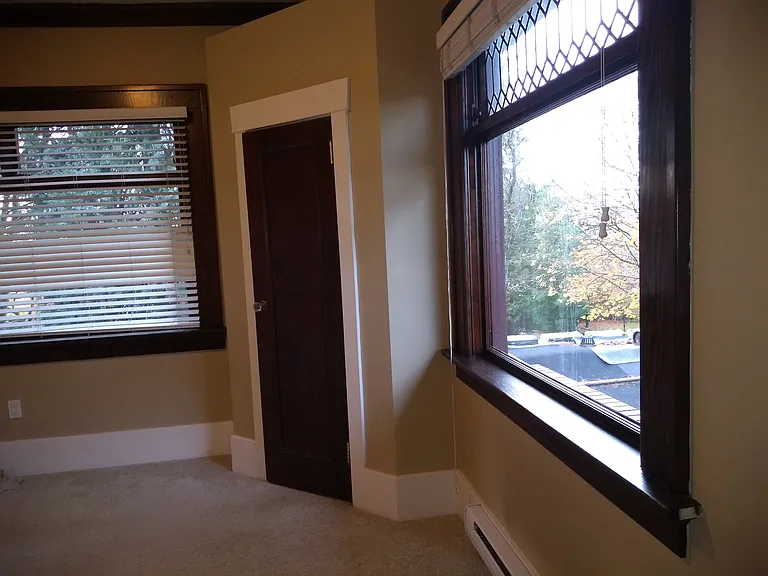 4850 Connaught Dr — Photo 16
