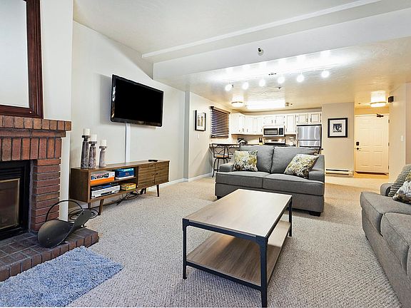 2nd image of 1401 Woodside Ave #106