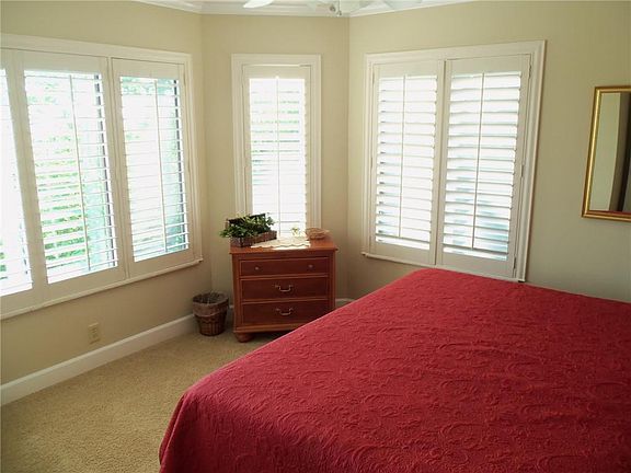 5th image of 325 Moss Oaks Cir