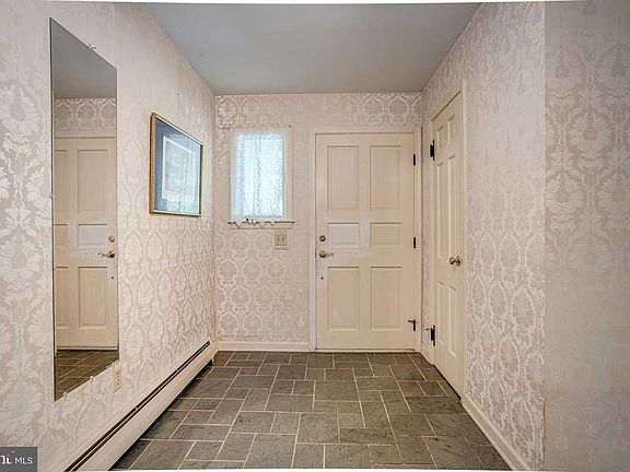 4th image of 472 Park Ln