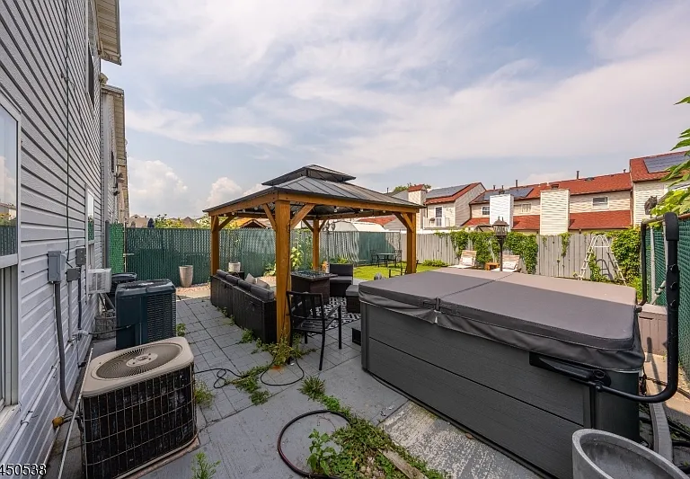 133 Port Ave — Photo 16
