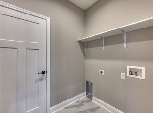 221 Monroe Dr, Bristol, TN 37620