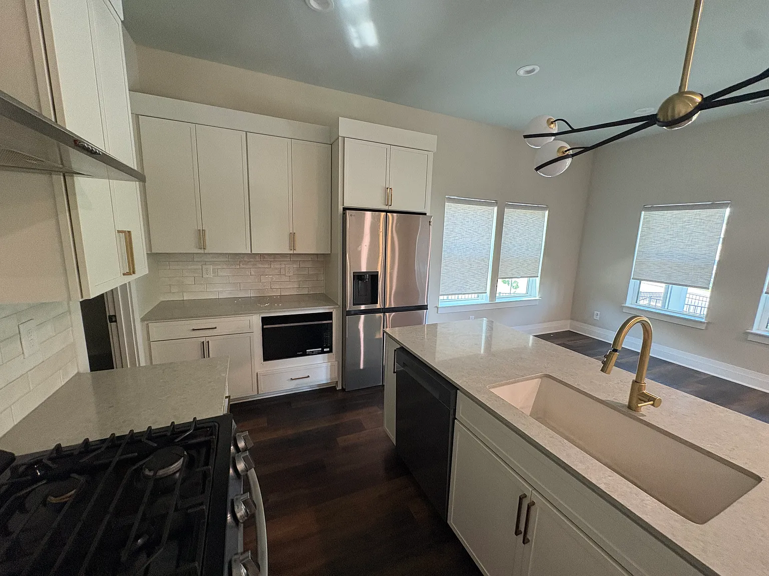 3 bed, 1962 sqft, $2,895 — Photo 4